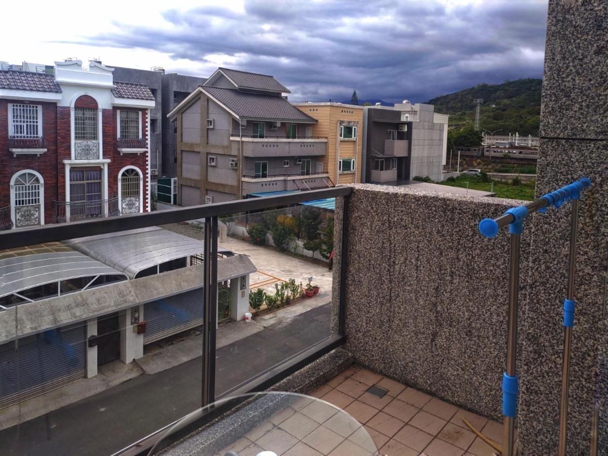Railway Traveler B&B T'ai-tung エクステリア 写真
